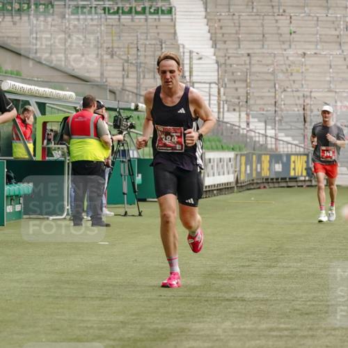 13.09.2026 - 21. swb-Marathon Bremen Michael Burmester http://msf.ph/oto/10430646 13.09.2026 12:23:42 Laufen im Stadion 129, 149, 236, 289, 798, 1483, 1490, 1567, 634, 1957 meine-sportfotos.de