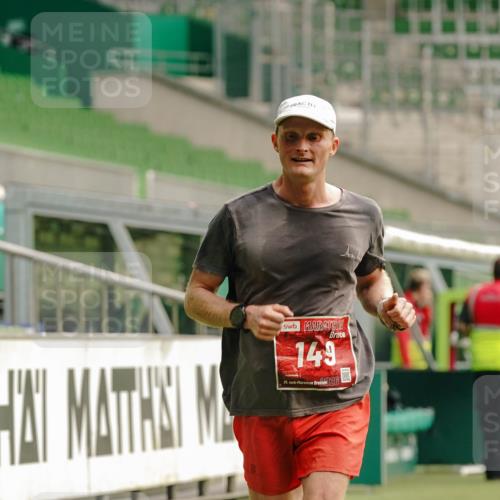 13.09.2026 - 21. swb-Marathon Bremen Michael Burmester http://msf.ph/oto/10430694 13.09.2026 12:23:52 Laufen im Stadion 129, 149, 236, 289, 798, 1483, 1490, 1567, 634, 1957 meine-sportfotos.de