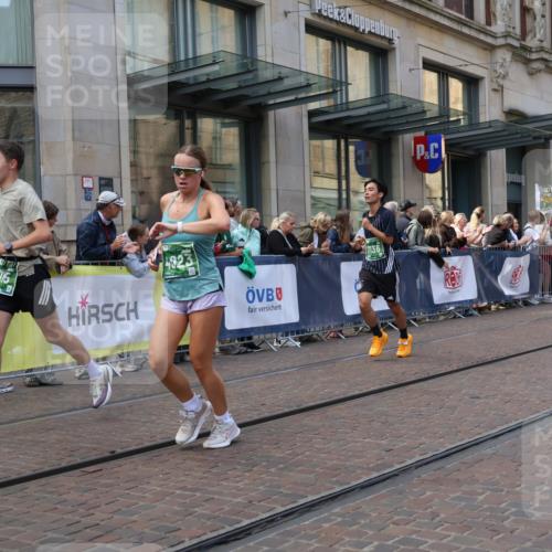 13.09.2026 - 21. swb-Marathon Bremen Strokosch-Dieckow http://msf.ph/oto/10430725 13.09.2026 13:10:37 Ziel 335, 384, 697, 1385, 1498, 2021, 2347, 2759, 3647, 4023, 4475, 4571, 5079, 5155, 5168, 5314, 5387, 6471, 6657, 7115, 7136, 8183, 9410, 9622, 9659, 13248, 604, 640, 1181, 1277, 1554, 2605, 3959, 4727, 5066, 5152, 5532, 5620, 5648, 6267, 7881, 8033, 8064, 8709 meine-sportfotos.de