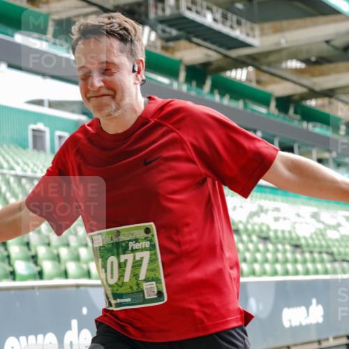 13.09.2026 - 21. swb-Marathon Bremen Michael Burmester http://msf.ph/oto/10430731 13.09.2026 13:03:55 Laufen im Stadion 209, 210, 488, 534, 565, 596, 725, 762, 881, 940, 1014, 1343, 1373, 1456, 1458, 1460, 1479, 1611, 1649, 1653, 1771, 2223, 2276, 2364, 2369, 2421, 2430, 2434, 2452, 2513, 2625, 2779, 2851, 2872, 2891, 2900, 2910, 2934, 2957, 2977, 3028, 3114, 3135, 3217, 3258, 3360, 3402, 3419, 3425, 3454, 3460, 3496, 3510, 3521, 3576, 3579, 3585, 3597, 3618, 3796, 3846, 3859, 3893, 3909, 3938, 3970, 3983, 4077, 4133, 4558, 242 meine-sportfotos.de