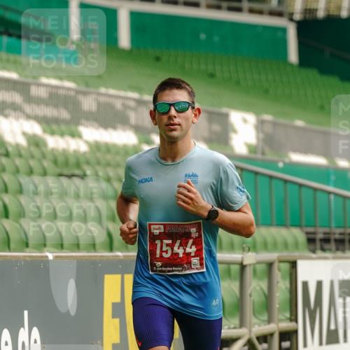 13.09.2026 - 21. swb-Marathon Bremen Michael Burmester http://msf.ph/oto/10430734 13.09.2026 12:24:28 Laufen im Stadion 149, 289, 798, 814, 1313, 1483, 1490, 1544, 1567, 634, 642, 1957 meine-sportfotos.de