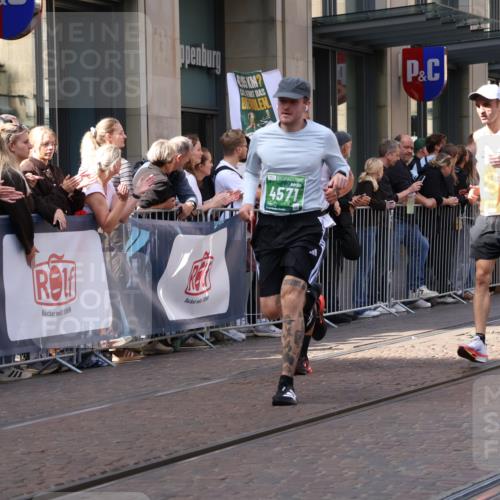 13.09.2026 - 21. swb-Marathon Bremen Strokosch-Dieckow http://msf.ph/oto/10430810 13.09.2026 13:10:44 Ziel 335, 384, 697, 2021, 2759, 3440, 3448, 3484, 3647, 4023, 4429, 4475, 4571, 5079, 5168, 5314, 6471, 6657, 7115, 7136, 8183, 8474, 9410, 9622, 9762, 640, 1181, 1277, 1385, 1498, 1554, 2347, 2605, 4727, 5066, 5152, 5155, 5387, 5620, 5648, 6267, 7881, 8033, 9659, 13248 meine-sportfotos.de