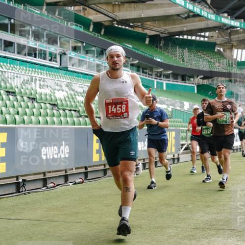 13.09.2026 - 21. swb-Marathon Bremen Michael Burmester http://msf.ph/oto/10430814 13.09.2026 13:03:57 Laufen im Stadion 209, 210, 488, 534, 565, 596, 725, 762, 881, 940, 1014, 1343, 1373, 1456, 1458, 1460, 1479, 1611, 1649, 1653, 1687, 1771, 2223, 2276, 2364, 2369, 2421, 2430, 2434, 2452, 2513, 2625, 2779, 2851, 2872, 2891, 2900, 2910, 2934, 2957, 2977, 3028, 3114, 3135, 3217, 3258, 3360, 3402, 3419, 3425, 3454, 3460, 3496, 3510, 3521, 3576, 3579, 3585, 3597, 3618, 3796, 3846, 3859, 3893, 3909, 3938, 3970, 3983, 4077, 4133, 4558, 242 meine-sportfotos.de