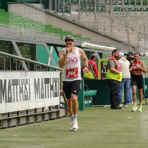 13.09.2026 - 21. swb-Marathon Bremen Michael Burmester http://msf.ph/oto/10430831 13.09.2026 12:25:22 Laufen im Stadion 149, 289, 447, 814, 968, 1187, 1313, 1544, 1840, 2044, 2143, 236, 642, 1957 meine-sportfotos.de