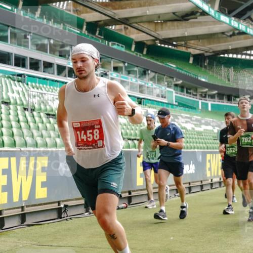 13.09.2026 - 21. swb-Marathon Bremen Michael Burmester http://msf.ph/oto/10430839 13.09.2026 13:03:58 Laufen im Stadion 209, 210, 488, 534, 565, 596, 725, 762, 881, 940, 1014, 1343, 1373, 1456, 1458, 1460, 1479, 1611, 1649, 1653, 1687, 1771, 2223, 2276, 2364, 2369, 2421, 2430, 2434, 2452, 2513, 2625, 2779, 2851, 2872, 2891, 2900, 2910, 2934, 2957, 2977, 3028, 3114, 3135, 3217, 3258, 3360, 3402, 3419, 3425, 3454, 3460, 3496, 3510, 3521, 3576, 3579, 3585, 3597, 3618, 3796, 3846, 3859, 3893, 3909, 3938, 3970, 3983, 4077, 4133, 4558, 242 meine-sportfotos.de