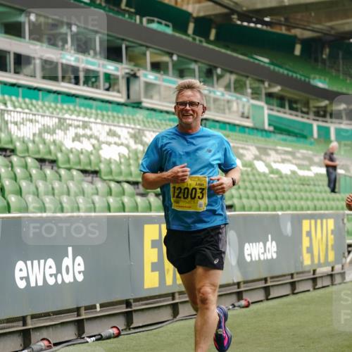 13.09.2026 - 21. swb-Marathon Bremen Michael Burmester http://msf.ph/oto/10430900 13.09.2026 10:22:05 Laufen im Stadion 10244, 10302, 10441, 10926, 10961, 11083, 11142, 11338, 11454, 11619, 11738, 11854, 11916, 11944, 11964, 12003, 12289, 12370, 12456, 12513, 12520, 12538, 13507, 13513, 13514, 13519, 13535, 13539, 13548, 13551, 13553, 13559, 13568, 13575, 13584, 13587, 13606, 13608, 13616, 13636, 13641, 10366, 10475, 11481, 11652, 12457, 12458, 13504, 13530, 13533, 13534, 13536, 13541, 13543, 13554, 13561, 13564 meine-sportfotos.de