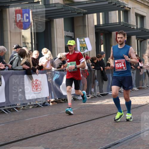 13.09.2026 - 21. swb-Marathon Bremen Strokosch-Dieckow http://msf.ph/oto/10430913 13.09.2026 13:10:48 Ziel 335, 697, 1349, 2021, 2087, 2759, 3440, 3448, 3484, 3647, 4429, 4475, 4571, 5079, 6471, 6657, 8183, 8474, 9410, 9618, 9622, 9762, 384, 640, 1181, 1385, 1498, 1554, 2347, 2605, 4023, 4727, 5066, 5152, 5155, 5168, 5314, 5387, 5620, 5648, 6267, 7115, 7136, 7881, 9659, 13248 meine-sportfotos.de