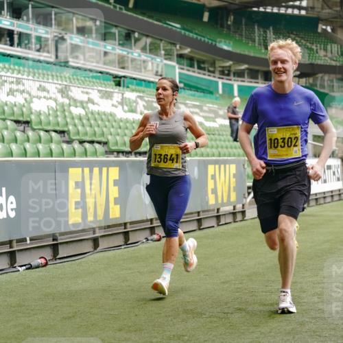 13.09.2026 - 21. swb-Marathon Bremen Michael Burmester http://msf.ph/oto/10430918 13.09.2026 10:22:06 Laufen im Stadion 10244, 10302, 10441, 10926, 10961, 11083, 11142, 11338, 11454, 11619, 11738, 11854, 11916, 11944, 11964, 12003, 12289, 12370, 12456, 12513, 12520, 12538, 13507, 13513, 13514, 13519, 13535, 13539, 13548, 13551, 13553, 13559, 13568, 13575, 13584, 13587, 13606, 13608, 13616, 13636, 13641, 10366, 10475, 11481, 11652, 12457, 12458, 13504, 13530, 13533, 13534, 13536, 13541, 13543, 13554, 13561, 13564 meine-sportfotos.de
