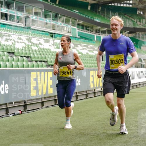13.09.2026 - 21. swb-Marathon Bremen Michael Burmester http://msf.ph/oto/10430930 13.09.2026 10:22:06 Laufen im Stadion 10244, 10302, 10441, 10926, 10961, 11083, 11142, 11338, 11454, 11619, 11738, 11854, 11916, 11944, 11964, 12003, 12289, 12370, 12456, 12513, 12520, 12538, 13507, 13513, 13514, 13519, 13535, 13539, 13548, 13551, 13553, 13559, 13568, 13575, 13584, 13587, 13606, 13608, 13616, 13636, 13641, 10366, 10475, 11481, 11652, 12457, 12458, 13504, 13530, 13533, 13534, 13536, 13541, 13543, 13554, 13561, 13564 meine-sportfotos.de
