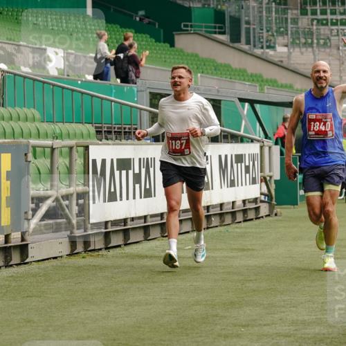 13.09.2026 - 21. swb-Marathon Bremen Michael Burmester http://msf.ph/oto/10430931 13.09.2026 12:25:49 Laufen im Stadion 206, 322, 447, 814, 841, 875, 968, 1187, 1313, 1544, 1840, 2044, 2143, 129, 236, 642 meine-sportfotos.de