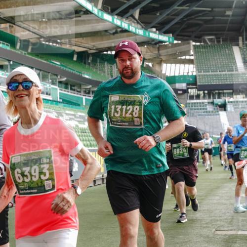 13.09.2026 - 21. swb-Marathon Bremen Michael Burmester http://msf.ph/oto/10430954 13.09.2026 13:28:29 Laufen im Stadion 111, 186, 220, 357, 422, 476, 478, 597, 685, 726, 729, 754, 829, 888, 925, 986, 1079, 1220, 1298, 1325, 1384, 1412, 1496, 1608, 1615, 1741, 1769, 1777, 1958, 1961, 1984, 2236, 2326, 2365, 2472, 2502, 2507, 2574, 2593, 2725, 2743, 2748, 2862, 2868, 2875, 2876, 2923, 2924, 2991, 3020, 3045, 3061, 3073, 3154, 3184, 3219, 3238, 3274, 3321, 3361, 3589, 3592, 3594, 3595, 3678, 3694, 3755, 3756, 3798, 3826, 3853, 3885, 3907, 3953, 3965, 3971, 3978, 3987, 4108, 4238, 4457, 4660 meine-sportfotos.de