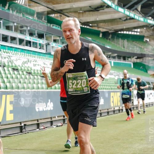 13.09.2026 - 21. swb-Marathon Bremen Michael Burmester http://msf.ph/oto/10430975 13.09.2026 13:04:00 Laufen im Stadion 209, 210, 488, 534, 565, 596, 725, 762, 881, 940, 1014, 1343, 1373, 1456, 1458, 1460, 1479, 1611, 1649, 1653, 1687, 1771, 2223, 2276, 2364, 2369, 2421, 2430, 2434, 2452, 2513, 2625, 2779, 2851, 2872, 2891, 2900, 2910, 2919, 2934, 2957, 2977, 3028, 3114, 3135, 3217, 3258, 3360, 3402, 3419, 3425, 3454, 3460, 3496, 3510, 3521, 3576, 3579, 3585, 3597, 3618, 3796, 3846, 3859, 3909, 3938, 3970, 3983, 4077, 4133, 4558, 242 meine-sportfotos.de