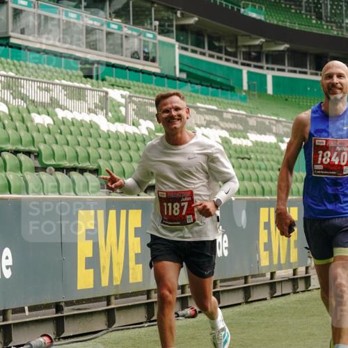 13.09.2026 - 21. swb-Marathon Bremen Michael Burmester http://msf.ph/oto/10430976 13.09.2026 12:25:52 Laufen im Stadion 206, 322, 447, 814, 841, 875, 968, 1187, 1313, 1544, 1840, 2044, 2143, 129, 236, 642 meine-sportfotos.de