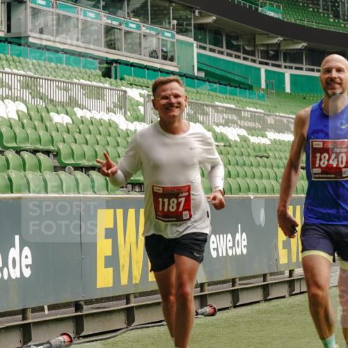 13.09.2026 - 21. swb-Marathon Bremen Michael Burmester http://msf.ph/oto/10430990 13.09.2026 12:25:52 Laufen im Stadion 206, 322, 447, 814, 841, 875, 968, 1187, 1313, 1544, 1840, 2044, 2143, 129, 236, 642 meine-sportfotos.de