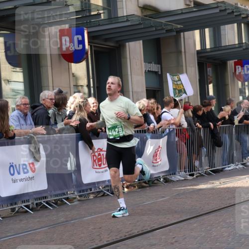 13.09.2026 - 21. swb-Marathon Bremen Strokosch-Dieckow http://msf.ph/oto/10431028 13.09.2026 13:10:54 Ziel 335, 697, 1349, 2021, 2087, 3440, 3448, 3484, 3647, 3899, 4429, 5079, 6274, 6471, 6657, 8183, 8474, 9291, 9410, 9618, 9622, 9762, 384, 1181, 1385, 1498, 1554, 2021, 2347, 2759, 4023, 4475, 4571, 4727, 5066, 5152, 5155, 5168, 5314, 5387, 5620, 5648, 7115, 7136, 9622, 9659, 13248 meine-sportfotos.de