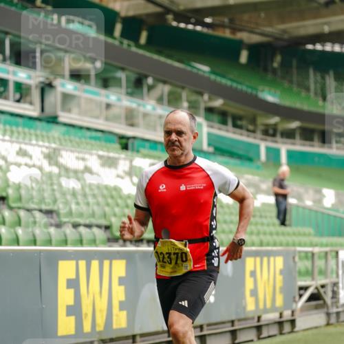 13.09.2026 - 21. swb-Marathon Bremen Michael Burmester http://msf.ph/oto/10431042 13.09.2026 10:22:13 Laufen im Stadion 10244, 10302, 10441, 10926, 10961, 11083, 11142, 11227, 11338, 11454, 11619, 11738, 11854, 11916, 11944, 12003, 12209, 12370, 12395, 12456, 12513, 12520, 12538, 13507, 13513, 13519, 13535, 13539, 13548, 13551, 13553, 13559, 13568, 13575, 13584, 13587, 13606, 13608, 13616, 13636, 13641, 10366, 10475, 11481, 11652, 12457, 12458, 13504, 13530, 13533, 13534, 13536, 13541, 13543, 13554, 13564 meine-sportfotos.de