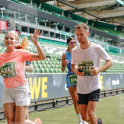 13.09.2026 - 21. swb-Marathon Bremen Michael Burmester http://msf.ph/oto/10431168 13.09.2026 13:04:07 Laufen im Stadion 178, 209, 210, 488, 534, 565, 596, 725, 762, 881, 940, 1014, 1239, 1343, 1373, 1456, 1458, 1460, 1479, 1611, 1649, 1653, 1656, 1687, 1771, 2223, 2276, 2369, 2421, 2430, 2434, 2452, 2513, 2625, 2723, 2779, 2851, 2867, 2872, 2891, 2900, 2910, 2919, 2934, 2957, 2977, 3028, 3114, 3135, 3217, 3320, 3360, 3402, 3419, 3425, 3454, 3460, 3496, 3510, 3521, 3576, 3579, 3585, 3597, 3618, 3796, 3846, 3859, 3909, 3938, 3970, 3983, 4077, 4133, 242 meine-sportfotos.de