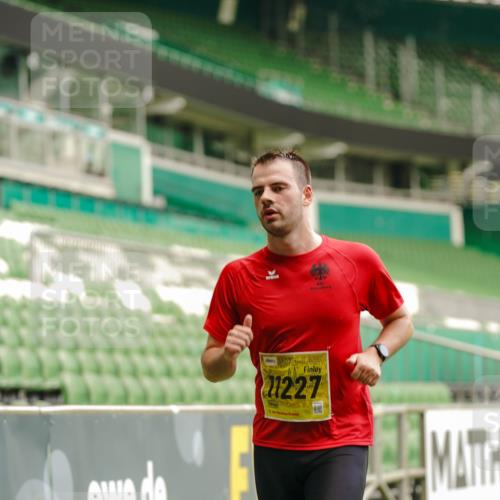 13.09.2026 - 21. swb-Marathon Bremen Michael Burmester http://msf.ph/oto/10431197 13.09.2026 10:22:30 Laufen im Stadion 10244, 10302, 10441, 10575, 10926, 11083, 11127, 11142, 11198, 11227, 11338, 11454, 11619, 11721, 11738, 11854, 11916, 11944, 12003, 12053, 12209, 12339, 12370, 12395, 12456, 12513, 12520, 12538, 13507, 13513, 13519, 13535, 13539, 13548, 13551, 13553, 13556, 13559, 13568, 13575, 13584, 13587, 13606, 13608, 13616, 13636, 13641, 13642, 10366, 10475, 11481, 11652, 12457, 13530, 13533, 13534, 13536, 13541, 13543, 13554, 13564 meine-sportfotos.de