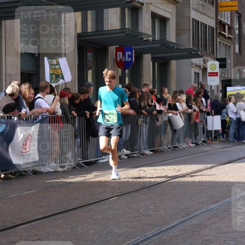 13.09.2026 - 21. swb-Marathon Bremen Strokosch-Dieckow http://msf.ph/oto/10431204 13.09.2026 13:11:02 Ziel 382, 1349, 2087, 3440, 3448, 3484, 3647, 3899, 4429, 6274, 7109, 8474, 9291, 9618, 9762, 335, 384, 697, 1385, 1498, 2021, 2347, 2759, 3647, 4023, 4475, 4571, 5079, 5155, 5168, 5314, 5387, 6471, 6657, 7115, 7136, 8183, 9410, 9622, 9659, 13248 meine-sportfotos.de