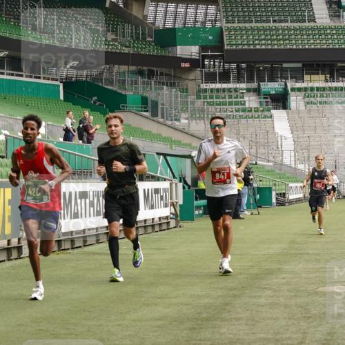 13.09.2026 - 21. swb-Marathon Bremen Michael Burmester http://msf.ph/oto/10431221 13.09.2026 12:26:50 Laufen im Stadion 103, 206, 238, 322, 420, 447, 841, 875, 968, 1187, 1352, 1840, 2032, 2044, 2143, 129, 149, 236, 289, 798, 1483, 1490, 1567 meine-sportfotos.de