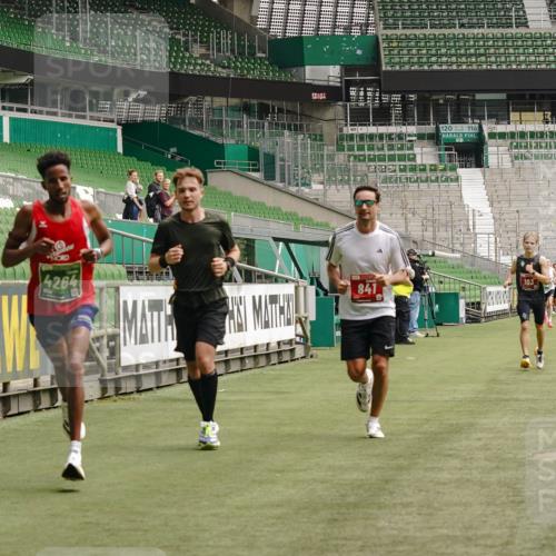 13.09.2026 - 21. swb-Marathon Bremen Michael Burmester http://msf.ph/oto/10431237 13.09.2026 12:26:50 Laufen im Stadion 103, 206, 238, 322, 420, 447, 841, 875, 968, 1187, 1352, 1840, 2032, 2044, 2143, 129, 149, 236, 289, 798, 1483, 1490, 1567 meine-sportfotos.de