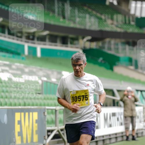 13.09.2026 - 21. swb-Marathon Bremen Michael Burmester http://msf.ph/oto/10431254 13.09.2026 10:22:33 Laufen im Stadion 10244, 10302, 10441, 10575, 10926, 11083, 11127, 11142, 11198, 11227, 11338, 11454, 11619, 11721, 11738, 11854, 11916, 11944, 12003, 12053, 12209, 12339, 12370, 12395, 12456, 12520, 12538, 13507, 13513, 13519, 13535, 13539, 13548, 13551, 13553, 13556, 13559, 13568, 13575, 13584, 13587, 13606, 13608, 13616, 13636, 13641, 13642, 10366, 10475, 11481, 11652, 12457, 13530, 13533, 13534, 13536, 13541, 13543, 13554, 13564 meine-sportfotos.de