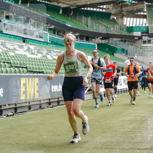 13.09.2026 - 21. swb-Marathon Bremen Michael Burmester http://msf.ph/oto/10431260 13.09.2026 13:04:10 Laufen im Stadion 178, 209, 210, 488, 534, 565, 596, 725, 762, 881, 940, 1014, 1239, 1307, 1343, 1373, 1456, 1458, 1460, 1479, 1611, 1649, 1653, 1656, 1687, 1771, 1780, 1941, 2023, 2223, 2276, 2369, 2421, 2430, 2434, 2452, 2513, 2625, 2723, 2779, 2851, 2867, 2872, 2891, 2900, 2910, 2919, 2934, 2957, 2977, 3028, 3114, 3135, 3217, 3320, 3343, 3360, 3402, 3419, 3425, 3454, 3460, 3496, 3510, 3521, 3579, 3585, 3597, 3618, 3796, 3846, 3859, 3909, 3938, 3970, 3983, 4077, 4133, 242 meine-sportfotos.de