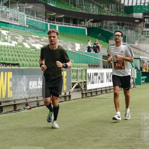 13.09.2026 - 21. swb-Marathon Bremen Michael Burmester http://msf.ph/oto/10431271 13.09.2026 12:26:52 Laufen im Stadion 103, 206, 238, 322, 420, 447, 841, 875, 968, 1187, 1352, 1840, 2032, 2044, 2143, 129, 149, 236, 289, 798, 1483, 1490, 1567 meine-sportfotos.de