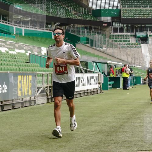 13.09.2026 - 21. swb-Marathon Bremen Michael Burmester http://msf.ph/oto/10431279 13.09.2026 12:26:53 Laufen im Stadion 103, 206, 238, 322, 420, 447, 841, 875, 968, 1187, 1352, 1840, 2032, 2044, 2143, 129, 149, 236, 289, 798, 1483, 1490, 1567 meine-sportfotos.de
