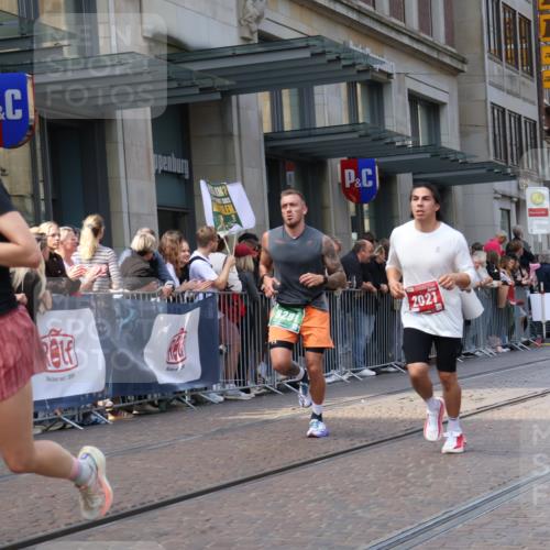 13.09.2026 - 21. swb-Marathon Bremen Strokosch-Dieckow http://msf.ph/oto/10431320 13.09.2026 13:11:09 Ziel 382, 1349, 2087, 3899, 6274, 7109, 8474, 8982, 9291, 9618, 335, 384, 697, 2021, 2759, 3440, 3448, 3484, 3647, 4023, 4429, 4475, 4571, 5079, 5168, 5314, 6471, 6657, 7115, 7136, 8183, 8474, 9410, 9622, 9762 meine-sportfotos.de
