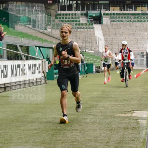 13.09.2026 - 21. swb-Marathon Bremen Michael Burmester http://msf.ph/oto/10431321 13.09.2026 12:26:56 Laufen im Stadion 103, 206, 238, 322, 420, 447, 841, 875, 968, 1187, 1352, 1840, 2032, 2044, 2143, 129, 149, 236, 289, 798, 1483, 1490, 1567 meine-sportfotos.de