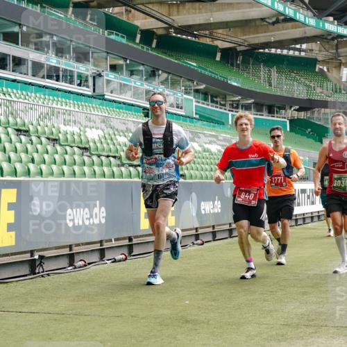 13.09.2026 - 21. swb-Marathon Bremen Michael Burmester http://msf.ph/oto/10431329 13.09.2026 13:04:13 Laufen im Stadion 178, 209, 210, 488, 534, 565, 596, 725, 762, 881, 940, 1014, 1239, 1307, 1343, 1373, 1456, 1458, 1460, 1479, 1611, 1649, 1653, 1656, 1687, 1771, 1780, 1941, 2023, 2223, 2369, 2421, 2430, 2434, 2452, 2513, 2625, 2723, 2851, 2867, 2872, 2891, 2900, 2910, 2919, 2934, 2957, 2977, 3028, 3135, 3217, 3320, 3343, 3360, 3402, 3419, 3425, 3454, 3460, 3510, 3521, 3579, 3585, 3597, 3618, 3796, 3846, 3859, 3909, 3938, 3970, 3983, 4077, 4133, 242 meine-sportfotos.de