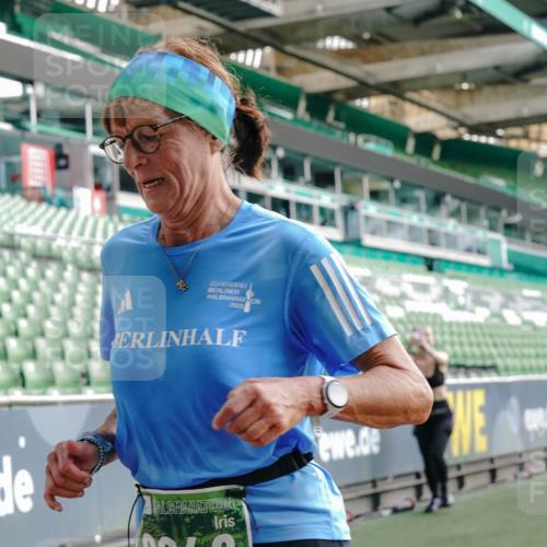13.09.2026 - 21. swb-Marathon Bremen Michael Burmester http://msf.ph/oto/10431346 13.09.2026 13:28:48 Laufen im Stadion 111, 220, 357, 422, 476, 478, 597, 685, 726, 729, 754, 829, 888, 925, 986, 1079, 1217, 1220, 1270, 1298, 1325, 1384, 1496, 1615, 1741, 1769, 1777, 1958, 1984, 2236, 2326, 2365, 2436, 2472, 2502, 2546, 2574, 2593, 2740, 2743, 2862, 2868, 2876, 2924, 2991, 3020, 3061, 3129, 3154, 3219, 3238, 3274, 3321, 3361, 3589, 3594, 3595, 3605, 3678, 3694, 3755, 3758, 3798, 3826, 3853, 3885, 3907, 3953, 3965, 3971, 3978, 3987, 4011, 4108, 4238, 4457, 4660 meine-sportfotos.de