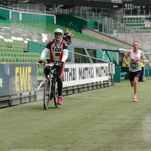 13.09.2026 - 21. swb-Marathon Bremen Michael Burmester http://msf.ph/oto/10431365 13.09.2026 12:27:00 Laufen im Stadion 103, 206, 238, 322, 420, 447, 841, 875, 968, 1187, 1352, 1840, 2032, 2044, 2143, 129, 149, 236, 289, 798, 1483, 1490, 1567 meine-sportfotos.de