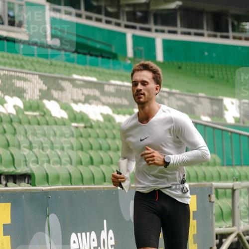 13.09.2026 - 21. swb-Marathon Bremen Michael Burmester http://msf.ph/oto/10431426 13.09.2026 12:27:15 Laufen im Stadion 103, 206, 238, 322, 420, 841, 875, 1161, 1187, 1352, 1724, 1840, 1917, 2032, 2143, 3662, 4264, 129, 149, 289, 798, 1483, 1490, 1567 meine-sportfotos.de