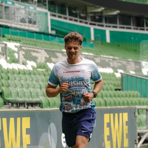 13.09.2026 - 21. swb-Marathon Bremen Michael Burmester http://msf.ph/oto/10431458 13.09.2026 12:27:17 Laufen im Stadion 103, 206, 238, 322, 420, 553, 841, 875, 1161, 1187, 1352, 1724, 1840, 1917, 2032, 2143, 3662, 4264, 129, 149, 289, 798, 1483, 1490, 1567 meine-sportfotos.de