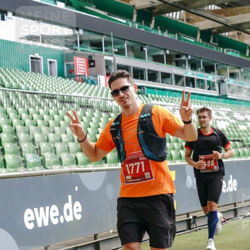 13.09.2026 - 21. swb-Marathon Bremen Michael Burmester http://msf.ph/oto/10431494 13.09.2026 13:04:17 Laufen im Stadion 178, 209, 210, 488, 534, 565, 596, 725, 762, 881, 940, 1014, 1239, 1307, 1343, 1373, 1456, 1458, 1460, 1479, 1611, 1627, 1649, 1653, 1656, 1687, 1771, 1780, 1932, 1941, 2023, 2126, 2223, 2369, 2430, 2434, 2452, 2513, 2625, 2723, 2851, 2867, 2872, 2891, 2900, 2910, 2919, 2934, 2957, 2959, 2977, 3028, 3135, 3217, 3320, 3343, 3360, 3402, 3419, 3425, 3454, 3460, 3510, 3521, 3579, 3597, 3618, 3796, 3846, 3859, 3909, 3938, 3970, 3983, 4077, 4133, 242 meine-sportfotos.de