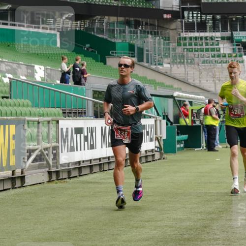 13.09.2026 - 21. swb-Marathon Bremen Michael Burmester http://msf.ph/oto/10431499 13.09.2026 12:27:31 Laufen im Stadion 103, 206, 238, 322, 358, 420, 553, 574, 841, 875, 1161, 1253, 1256, 1352, 1525, 1724, 1783, 1917, 2032, 3662, 4264, 129, 149, 289, 798, 1483, 1490, 1544, 1567 meine-sportfotos.de