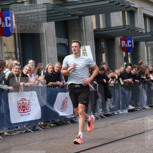 13.09.2026 - 21. swb-Marathon Bremen Strokosch-Dieckow http://msf.ph/oto/10431524 13.09.2026 13:11:23 Ziel 382, 826, 4368, 4651, 5585, 6059, 6668, 7109, 8982, 8996, 9398, 13055, 335, 1349, 2087, 3440, 3448, 3484, 3647, 3899, 4429, 6274, 6471, 8183, 8474, 9291, 9410, 9618, 9762 meine-sportfotos.de