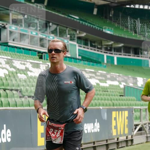 13.09.2026 - 21. swb-Marathon Bremen Michael Burmester http://msf.ph/oto/10431536 13.09.2026 12:27:34 Laufen im Stadion 103, 206, 238, 322, 358, 420, 553, 574, 841, 875, 1161, 1253, 1256, 1352, 1525, 1724, 1783, 1917, 2032, 3662, 4264, 129, 149, 289, 798, 1313, 1483, 1490, 1544, 1567 meine-sportfotos.de