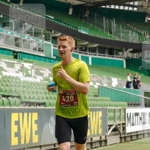13.09.2026 - 21. swb-Marathon Bremen Michael Burmester http://msf.ph/oto/10431551 13.09.2026 12:27:35 Laufen im Stadion 103, 206, 238, 322, 358, 420, 553, 574, 841, 875, 1161, 1253, 1256, 1352, 1525, 1724, 1783, 1917, 2032, 3662, 4264, 149, 289, 798, 1313, 1483, 1490, 1544, 1567 meine-sportfotos.de