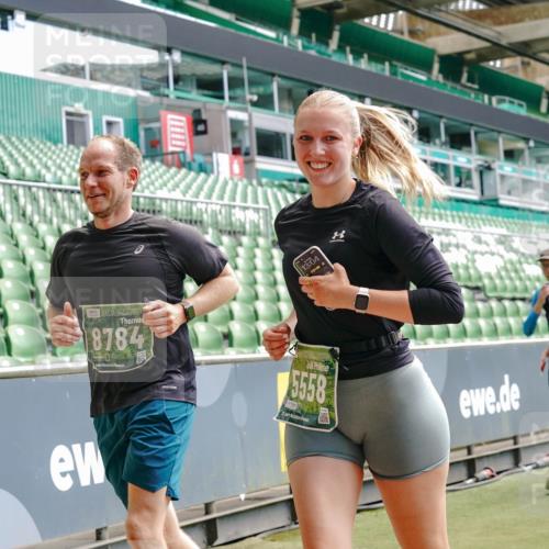 13.09.2026 - 21. swb-Marathon Bremen Michael Burmester http://msf.ph/oto/10431575 13.09.2026 13:04:19 Laufen im Stadion 178, 209, 210, 488, 534, 565, 596, 725, 762, 881, 940, 1014, 1239, 1307, 1343, 1373, 1456, 1458, 1460, 1479, 1611, 1627, 1649, 1653, 1656, 1687, 1771, 1780, 1914, 1932, 1941, 2023, 2126, 2223, 2369, 2430, 2434, 2452, 2513, 2625, 2723, 2851, 2867, 2872, 2891, 2900, 2910, 2919, 2934, 2957, 2959, 2977, 3028, 3135, 3217, 3320, 3343, 3360, 3402, 3419, 3425, 3454, 3460, 3510, 3521, 3579, 3597, 3618, 3796, 3846, 3859, 3909, 3970, 4077, 242 meine-sportfotos.de