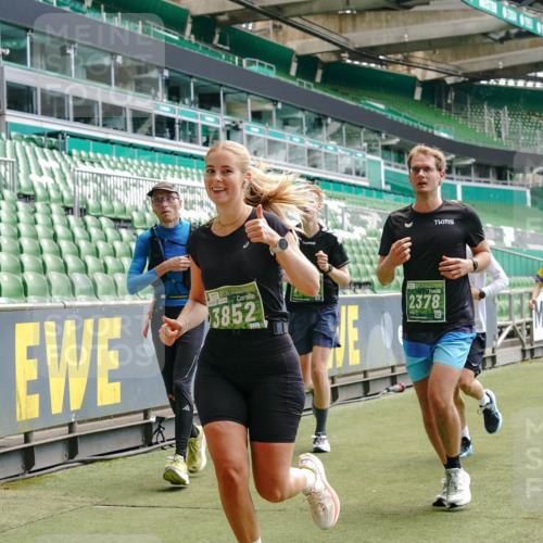13.09.2026 - 21. swb-Marathon Bremen Michael Burmester http://msf.ph/oto/10431612 13.09.2026 13:04:20 Laufen im Stadion 178, 209, 210, 488, 534, 565, 596, 725, 762, 881, 940, 1014, 1239, 1307, 1343, 1373, 1456, 1458, 1460, 1479, 1611, 1627, 1649, 1653, 1656, 1687, 1771, 1780, 1914, 1932, 1941, 2023, 2126, 2223, 2369, 2430, 2434, 2452, 2513, 2625, 2723, 2851, 2867, 2872, 2891, 2900, 2910, 2919, 2934, 2957, 2959, 2977, 3028, 3135, 3217, 3320, 3343, 3360, 3402, 3419, 3425, 3454, 3460, 3510, 3521, 3579, 3597, 3618, 3796, 3846, 3859, 3909, 3970, 4077, 242 meine-sportfotos.de