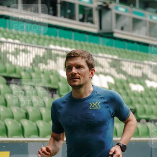 13.09.2026 - 21. swb-Marathon Bremen Michael Burmester http://msf.ph/oto/10431644 13.09.2026 12:27:52 Laufen im Stadion 103, 238, 322, 358, 420, 553, 574, 649, 841, 1161, 1253, 1256, 1352, 1391, 1428, 1525, 1724, 1783, 1917, 2032, 3662, 4264, 149, 289, 798, 814, 1313, 1483, 1490, 1544, 1567 meine-sportfotos.de