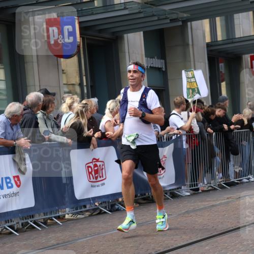 13.09.2026 - 21. swb-Marathon Bremen Strokosch-Dieckow http://msf.ph/oto/10431658 13.09.2026 13:11:27 Ziel 826, 863, 4368, 4651, 5521, 5585, 5893, 6059, 6668, 8982, 8996, 9398, 13055, 382, 1349, 2087, 3440, 3448, 3484, 3647, 3899, 4429, 6274, 7109, 8474, 9291, 9618, 9762 meine-sportfotos.de