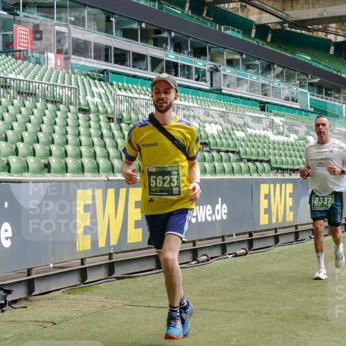 13.09.2026 - 21. swb-Marathon Bremen Michael Burmester http://msf.ph/oto/10431772 13.09.2026 13:04:24 Laufen im Stadion 178, 209, 210, 488, 534, 536, 565, 596, 725, 762, 881, 940, 1014, 1239, 1307, 1343, 1373, 1456, 1458, 1479, 1611, 1627, 1649, 1653, 1656, 1687, 1771, 1780, 1914, 1932, 1941, 2023, 2089, 2126, 2223, 2369, 2430, 2434, 2452, 2513, 2602, 2625, 2723, 2851, 2867, 2872, 2891, 2910, 2919, 2934, 2957, 2959, 2977, 3028, 3135, 3217, 3320, 3343, 3360, 3402, 3419, 3425, 3454, 3460, 3510, 3521, 3579, 3597, 3618, 3796, 3846, 3859, 3909, 4077, 242 meine-sportfotos.de