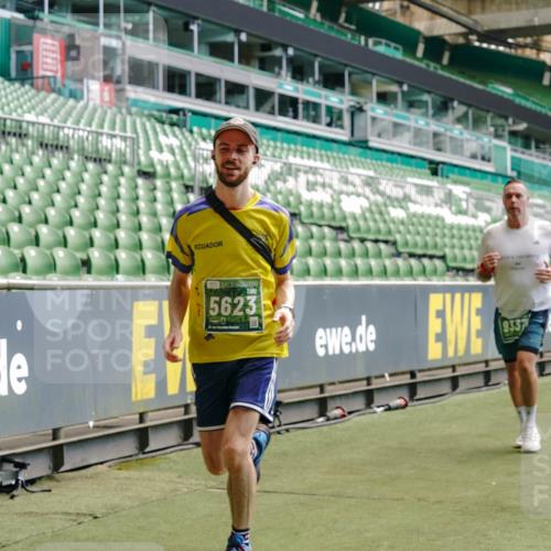 13.09.2026 - 21. swb-Marathon Bremen Michael Burmester http://msf.ph/oto/10431785 13.09.2026 13:04:24 Laufen im Stadion 178, 209, 210, 488, 534, 536, 565, 596, 725, 762, 881, 940, 1014, 1239, 1307, 1343, 1373, 1456, 1458, 1479, 1611, 1627, 1649, 1653, 1656, 1687, 1771, 1780, 1914, 1932, 1941, 2023, 2089, 2126, 2223, 2369, 2430, 2434, 2452, 2513, 2602, 2625, 2723, 2851, 2867, 2872, 2891, 2910, 2919, 2934, 2957, 2959, 2977, 3028, 3135, 3217, 3320, 3343, 3360, 3402, 3419, 3425, 3454, 3460, 3510, 3521, 3579, 3597, 3618, 3796, 3846, 3859, 3909, 4077, 242 meine-sportfotos.de