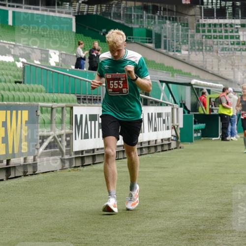 13.09.2026 - 21. swb-Marathon Bremen Michael Burmester http://msf.ph/oto/10431797 13.09.2026 12:28:03 Laufen im Stadion 103, 238, 358, 420, 553, 574, 649, 719, 959, 1161, 1253, 1256, 1352, 1391, 1428, 1525, 1724, 1783, 1917, 2032, 3662, 4264, 149, 289, 798, 814, 1313, 1483, 1490, 1544, 1567 meine-sportfotos.de