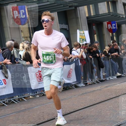 13.09.2026 - 21. swb-Marathon Bremen Strokosch-Dieckow http://msf.ph/oto/10431800 13.09.2026 13:11:34 Ziel 493, 826, 863, 2444, 3336, 4368, 4651, 4698, 5521, 5585, 5893, 6059, 6668, 7621, 8996, 9398, 13055, 382, 1349, 2087, 3899, 6274, 7109, 8474, 8982, 9291, 9618 meine-sportfotos.de