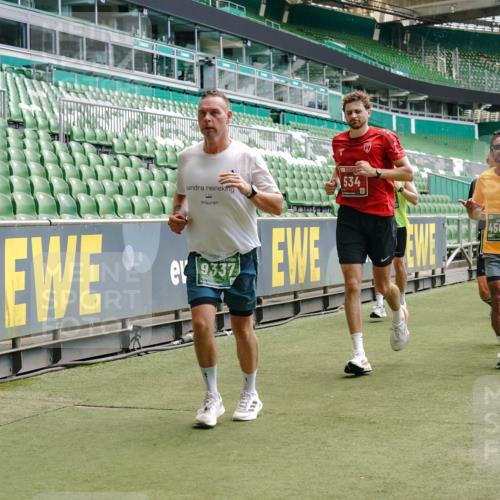 13.09.2026 - 21. swb-Marathon Bremen Michael Burmester http://msf.ph/oto/10431803 13.09.2026 13:04:25 Laufen im Stadion 178, 209, 210, 488, 534, 536, 565, 596, 725, 762, 881, 940, 1014, 1239, 1307, 1343, 1373, 1456, 1458, 1479, 1611, 1627, 1649, 1653, 1656, 1687, 1771, 1780, 1914, 1932, 1941, 2023, 2089, 2126, 2223, 2369, 2430, 2434, 2452, 2513, 2602, 2625, 2723, 2851, 2867, 2872, 2891, 2910, 2919, 2934, 2957, 2959, 2977, 3028, 3135, 3217, 3320, 3343, 3360, 3402, 3419, 3425, 3454, 3460, 3510, 3521, 3579, 3597, 3618, 3796, 3846, 3859, 3909, 4077, 242 meine-sportfotos.de
